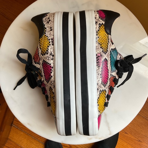 ALICE and OLIVIA EZRA LEATHER SNEAKERS. EUC - Picture 3 of 13